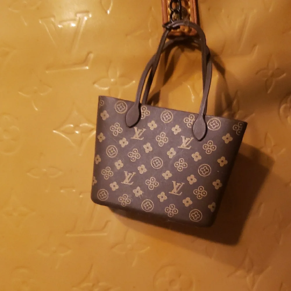 Louis Vuitton Mustard Yellow Embossed Tote - Picture 2 of 12